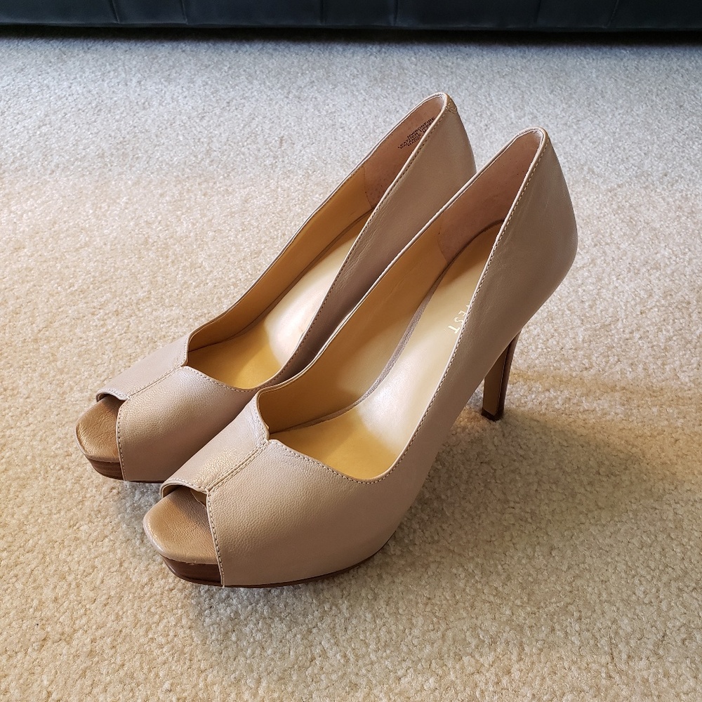 Nine West Nude Beige Peep Toe Leather Pumps